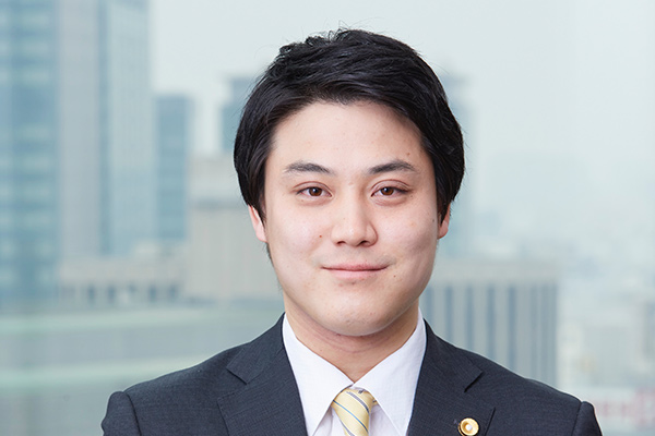 加藤駿征弁護士の写真